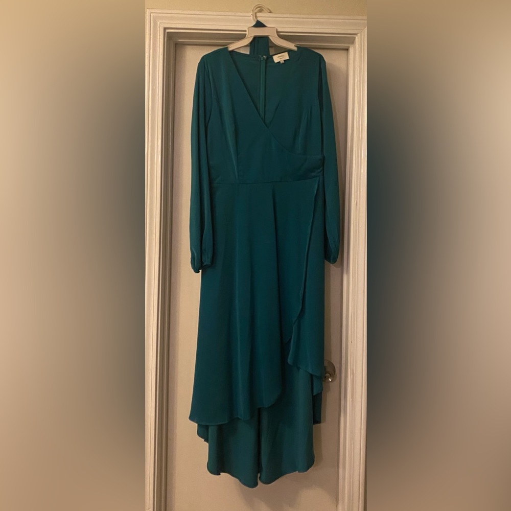 Beautiful dress for any dressy occasion-wedding, Christmas party etc